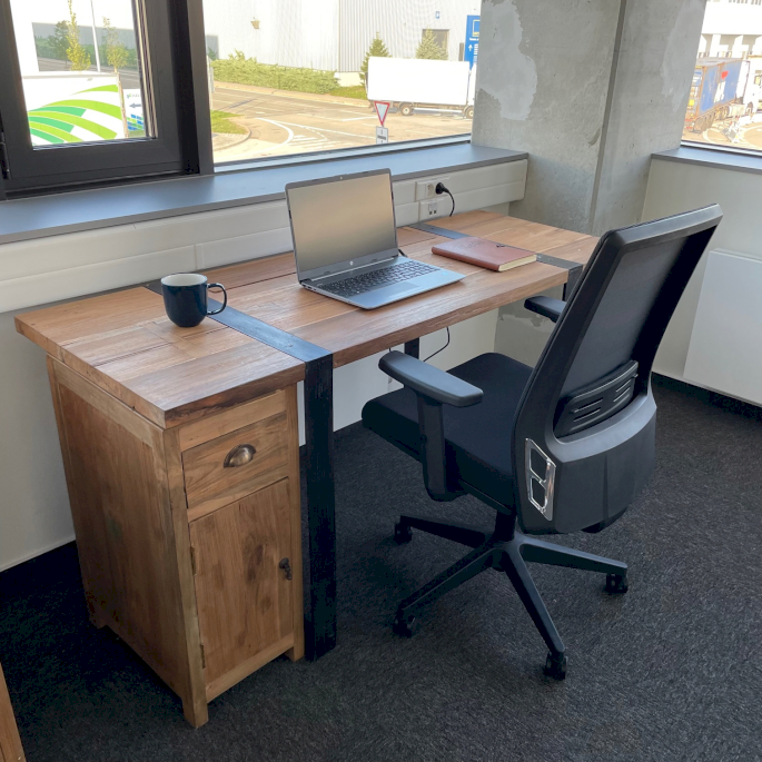 Mobilier de bureau en bois recyclés