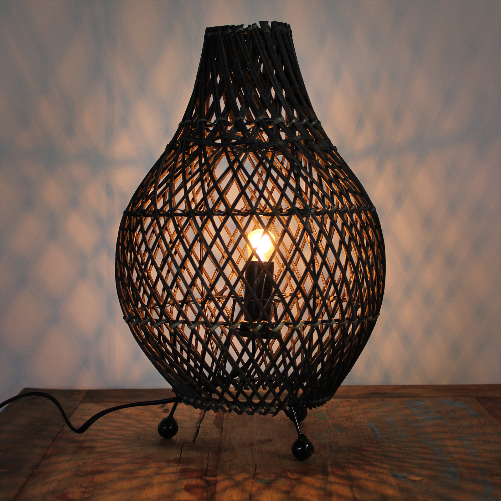 Lampe de table en rotin