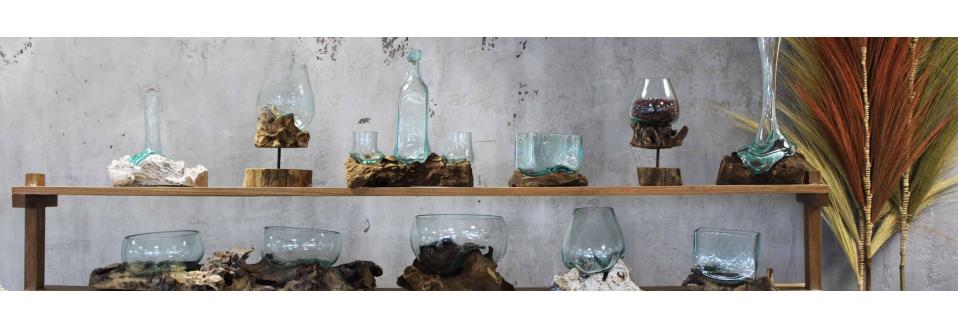 Vases en verre fondus sur Racine